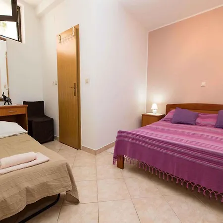 Apartment In 5669