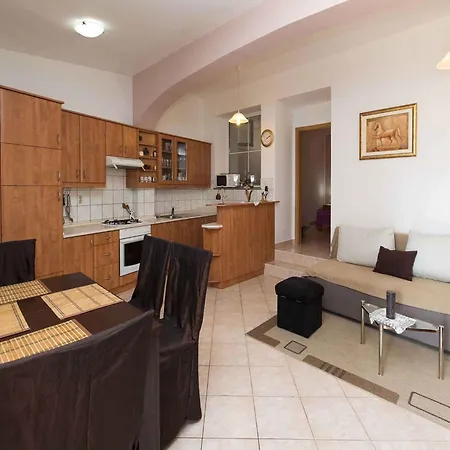 Apartment In 5669 Crikvenica